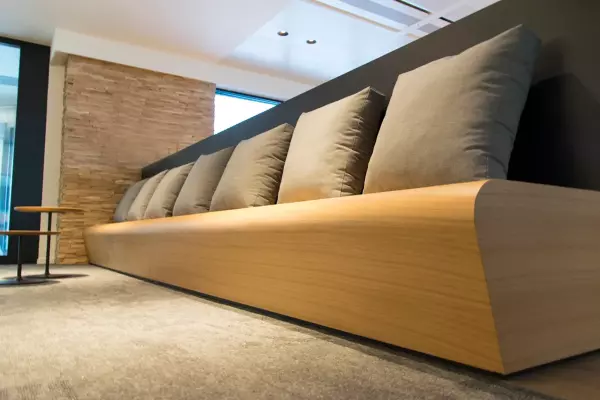 Maatwerk Deloitte Hasselt Maatwerk houten zitbank