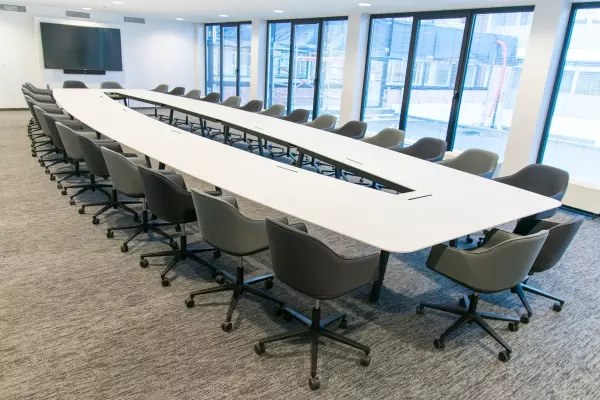 Maatwerk DeVoorzorg Maatwerk grote vergadertafel