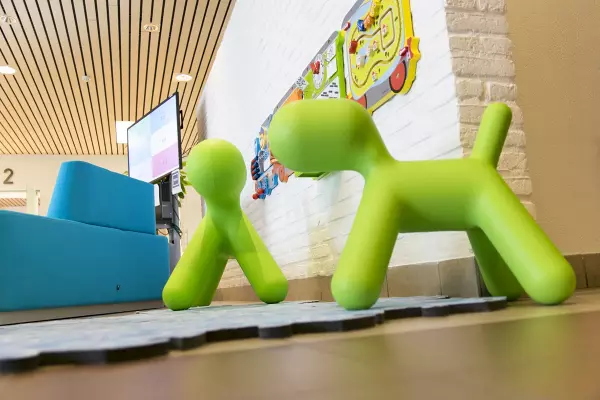 Coin des enfants avec le puppy Magis vert