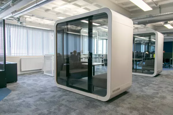 Focus workstation Corda Campus Framery phonebooth in the office