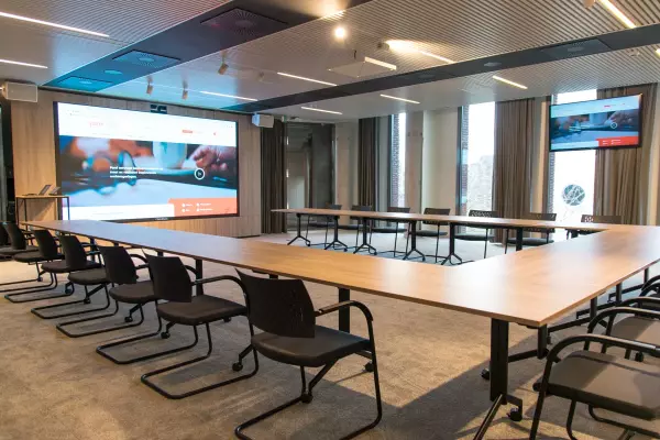 Meeting room with audiovisual support